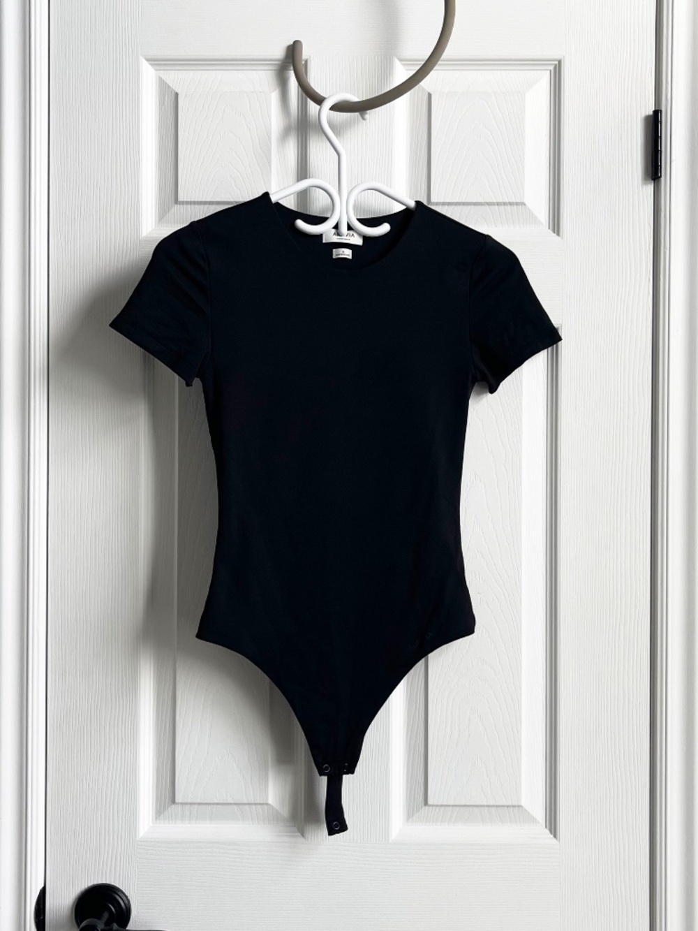 LIKE NEW: Aritzia Original Contour Black Vivacity Crew Bodysuit